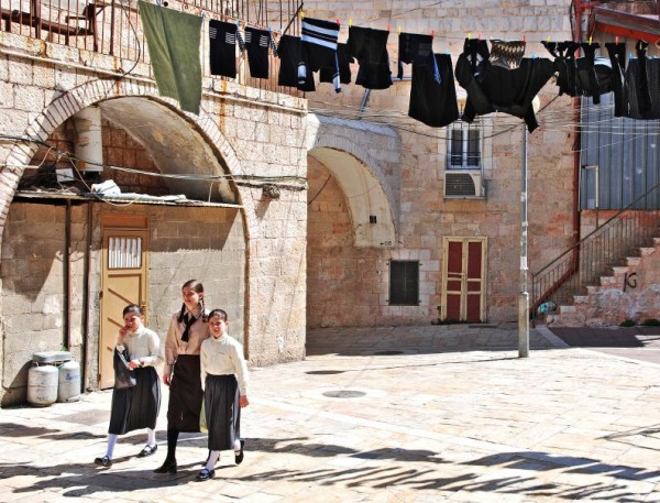 Mea, Shearim, Girls