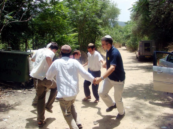 mikvah_dance_Zev