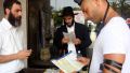 Lubavitcher-Jews-Shabbat-Tefillin