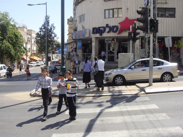 Street-Jerusalem-people