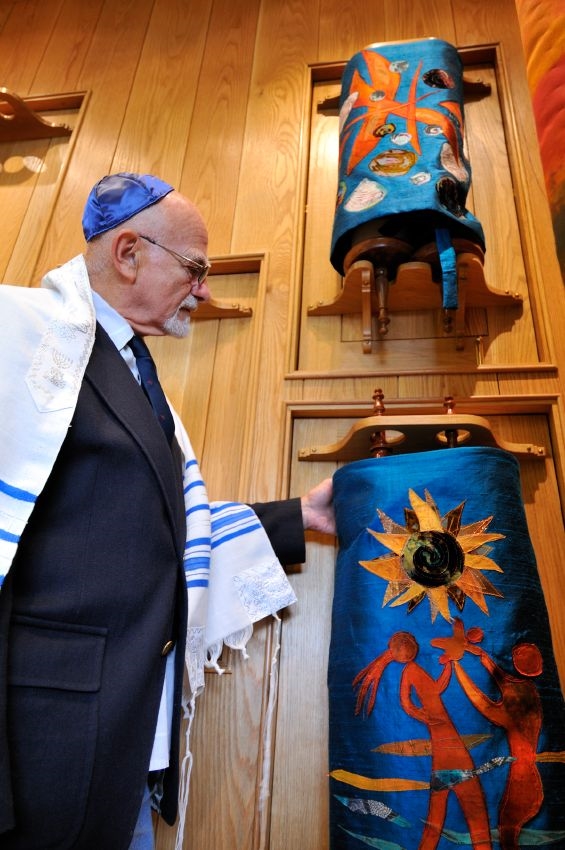 Torah scroll-rabbi-Torah mantles