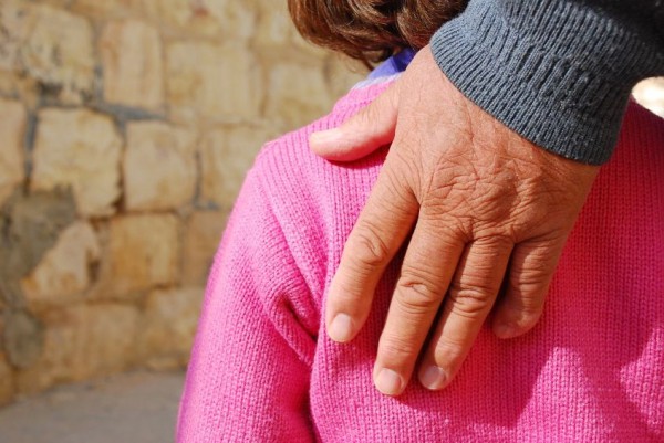 Young-girl-grandparent-Western-Wall