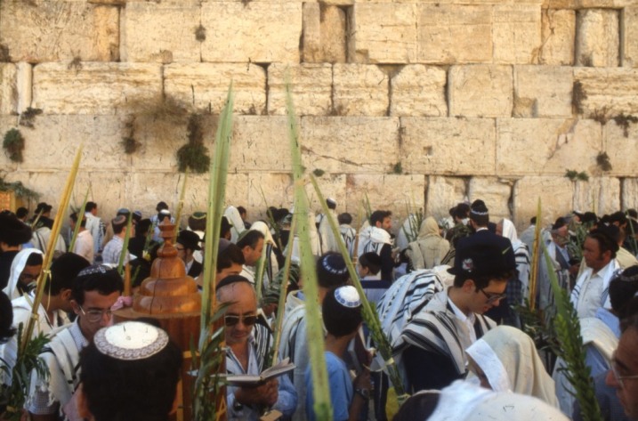 Israel_Sukkot_Western Wall_Jerusalem_crowds