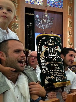 Simchat Torah: Celebrating Yeshua - the Word That Dwells Among Us ...