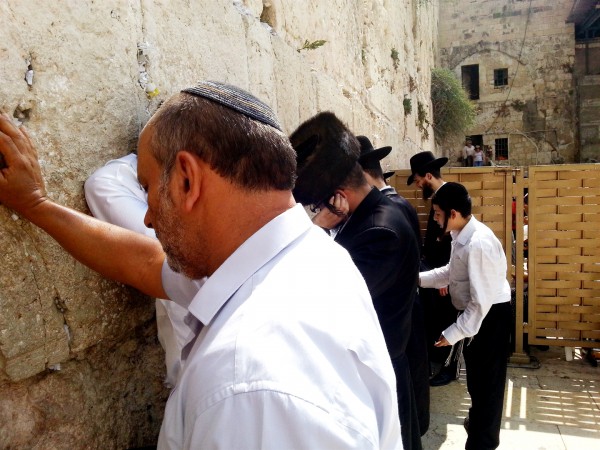 prayer-Kotel-head-coverings