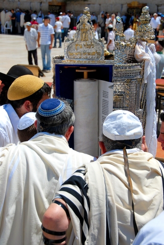 Reading-Torah-Wailing Wall