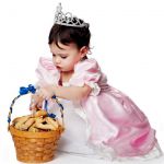 Esther-Jewish-girl-Basket-of-Purim-cookies