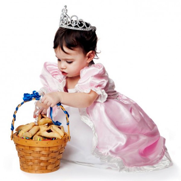 Esther-Jewish-Girl-Basket-Purim-cookies