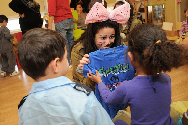 Israel_Defense_Forces_Soldiers_Celebrate_Purim_with_At-Risk_Children