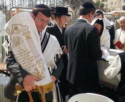 Carrying Torah at Western Wall