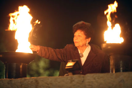 Yad vashem-Torch-Holocaust-survivor