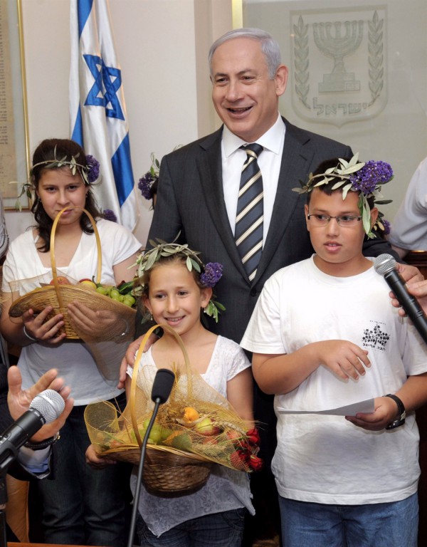 Netanyahu-Shavuot-baskets