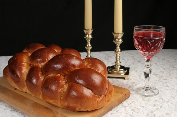 Shabbat-Candles-Challah-Wine-Table