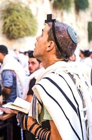 Jewish-Tefillin-Seeking-Kotel