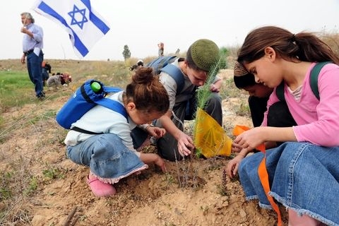 Tubishvat-children-Israel-flag