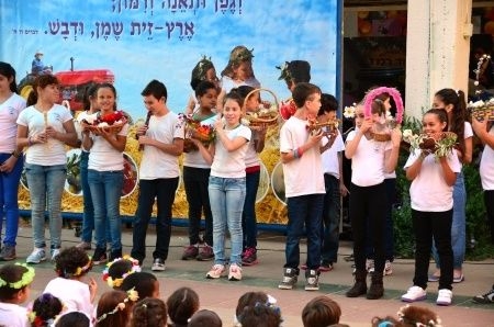 Israeli school children-celebrates-Shavuot-Feast of Weeks-Firstfruits