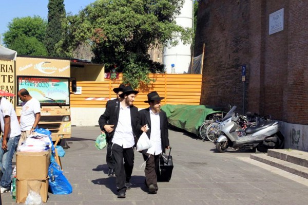 Rome-Orthodox-Jewish men