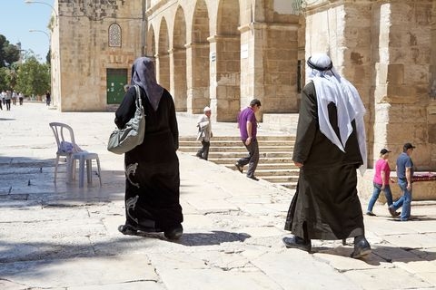 Temple-Mount-Arabs-tourist