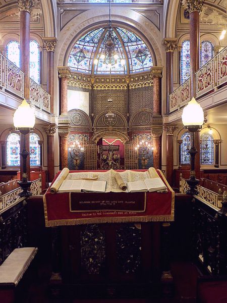 view-Middle Street Synagogue-Torah scroll-Brighton-England