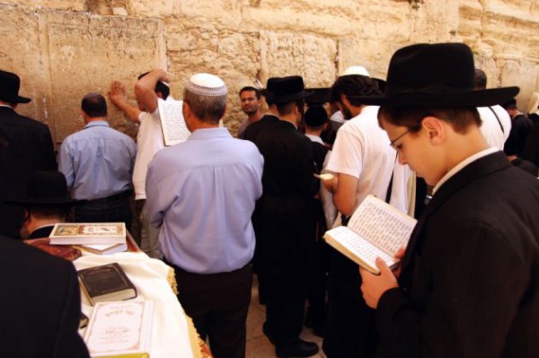 praying-Western-Wall