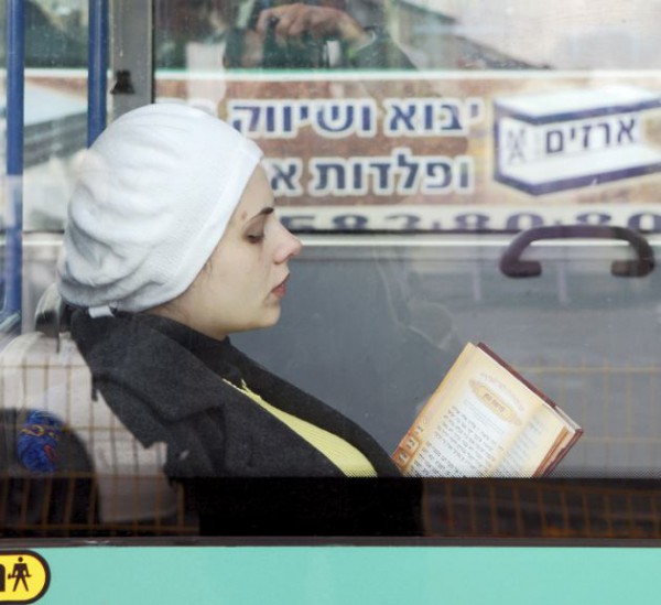 Jewish-woman-bus-Israel