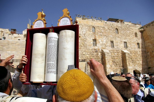 Hagbah-Sefer Torah-Western Wall