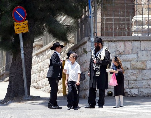 Israeli-father-children-family