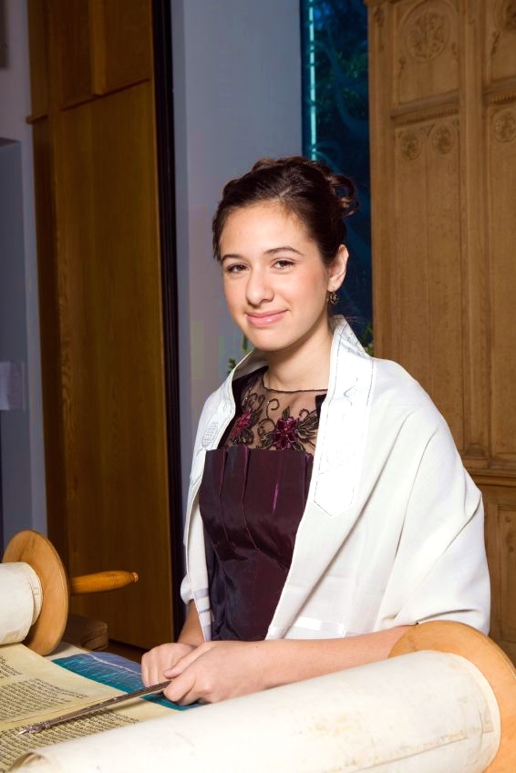 Bat mitzvah, Torah reading, Torah scroll