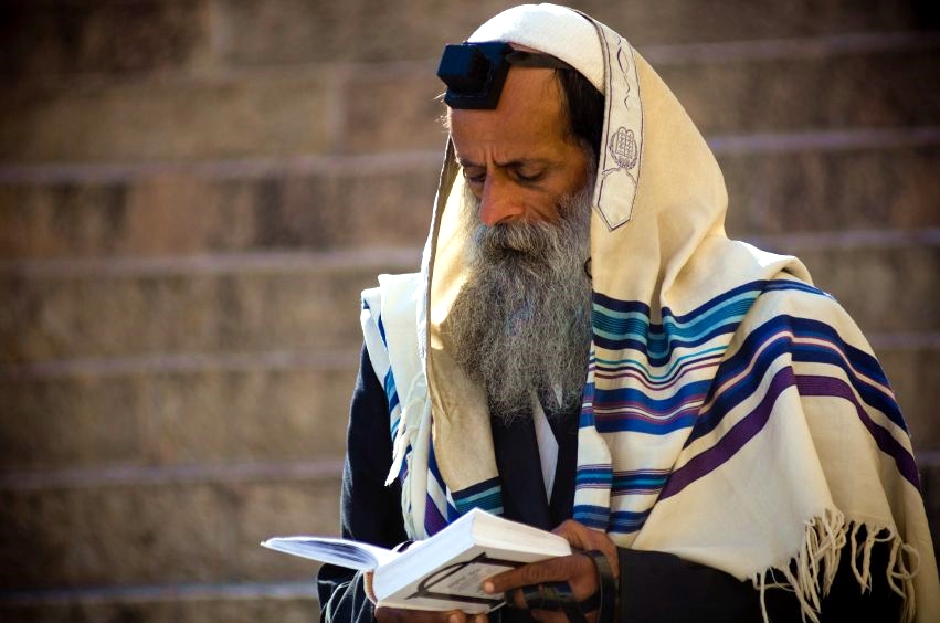 Orthodox-Jewish-man-prayer-tallit-tefillin