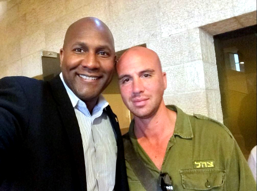 Pastor Lyndon Allen of Bethel World Outreach Center in Nashville and an Israel Defense Forces soldier.