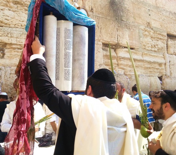 Torah-Scroll-Sukkot