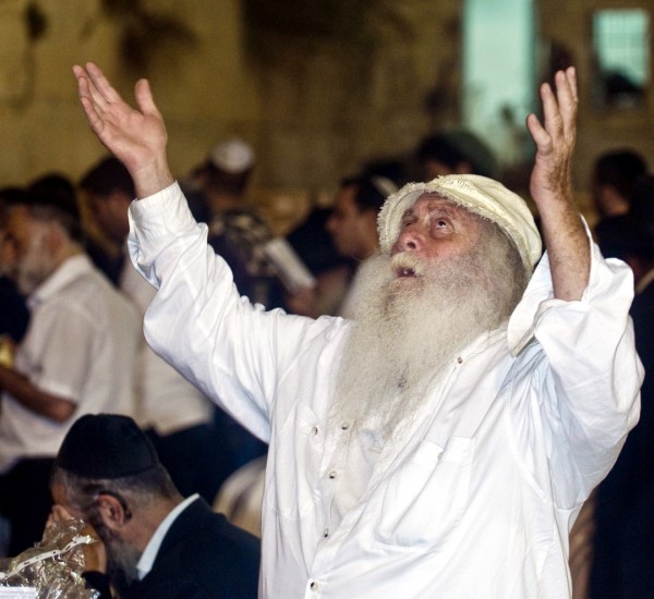 A Jewish man prays at the Western Wall on Yom Kippur.