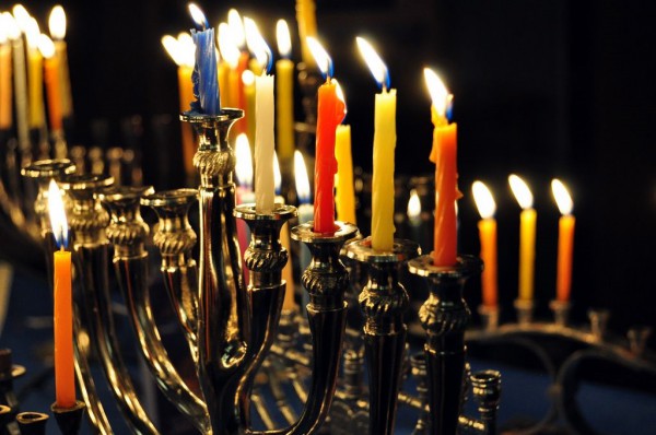 Hanukkah-candles-hanukkiah