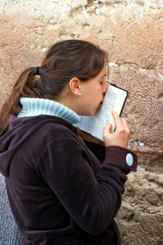 women's section_Kotel_prayer_siddur_Jerusalem