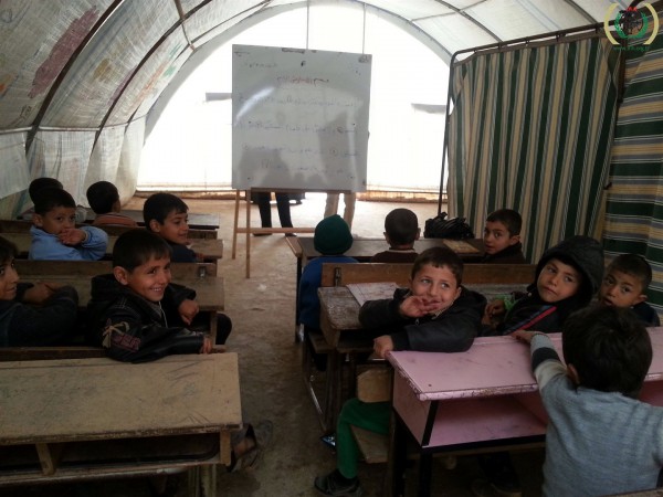 Children go to school in a refugee camp in Aleppo, Syria.  (IHH photo)