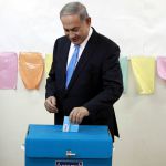 Netanyahu visits the polling station early in the morning