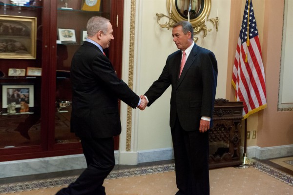 John Boehner shakes Benjamin Netanyahu's hand