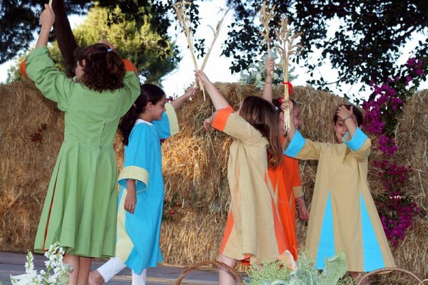 Kibbutz, Israel, Shavuot, dancing