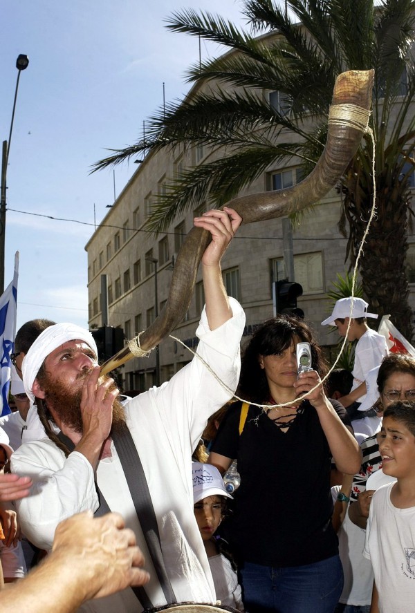 Shavuot shofar-parade in Jerusalem