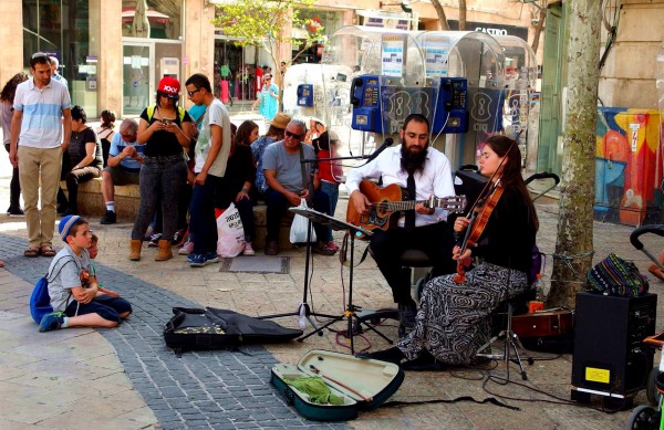 busking-Israel-violin-guitar