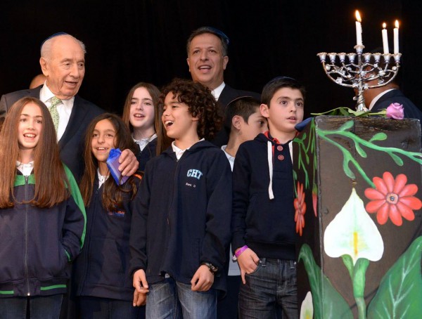 Israel-Hanukkah-menorah-children-Peres