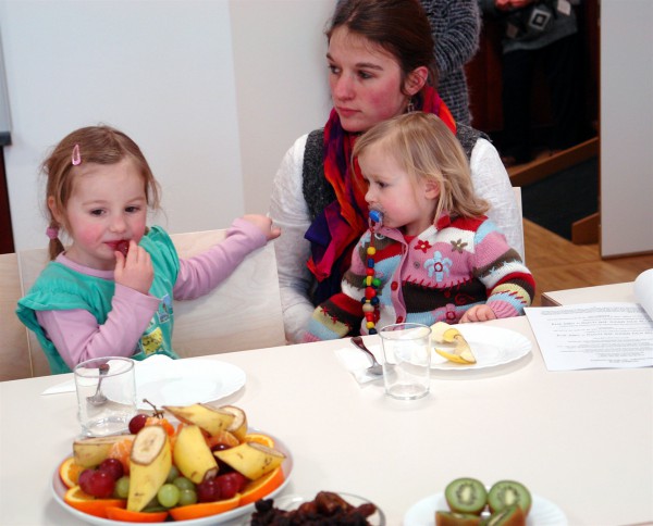 Children enjoy the fruit of the Tu B'Shvat seder.