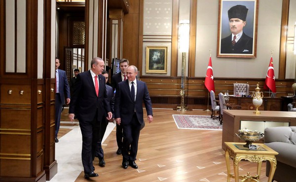 Turkish President Recep Tayyip Erdogan (left) welcomes Russian President Vladimir Putin (right) to Turkey in September 2017. 